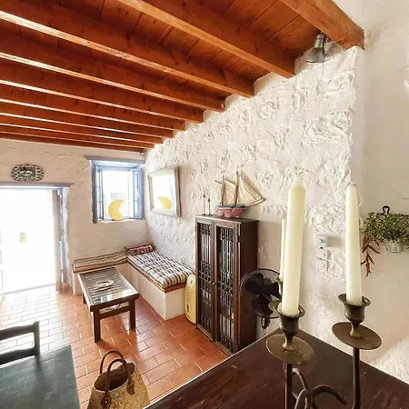 Traditional 2 Bd Chora House W Balcony Daire Pátmos
