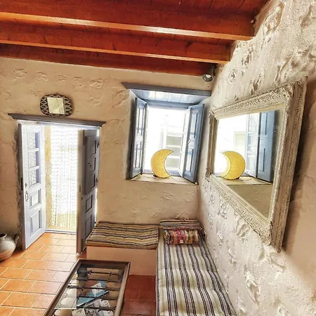 Traditional 2 Bd Chora House W Balcony *