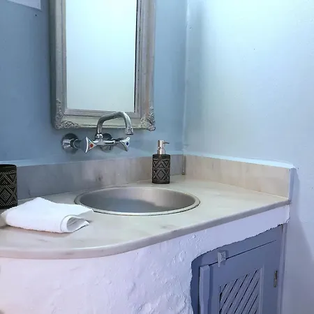 Traditional 2 Bd Chora House W Balcony Apartman *