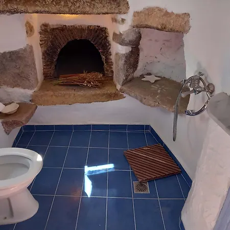 Traditional 2 Bd Chora House W Balcony *