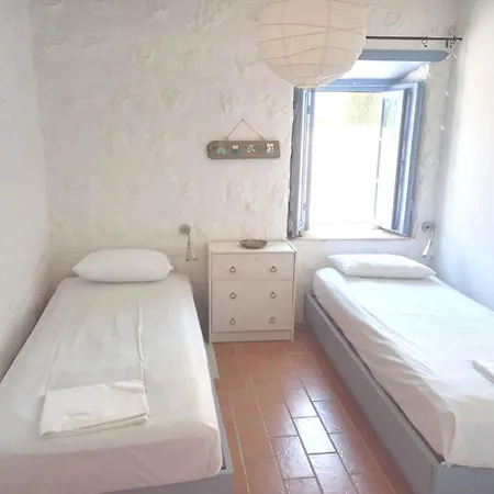 Traditional 2 Bd Chora House W Balcony