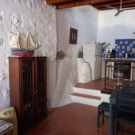 Traditional 2 Bd Chora House W Balcony *