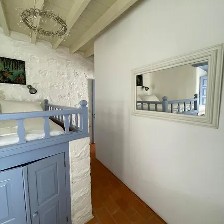 Traditional 2 Bd Chora House W Balcony