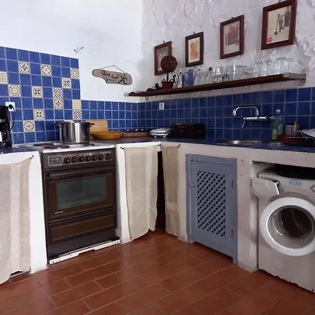 Traditional 2 Bd Chora House W Balcony Apartment *